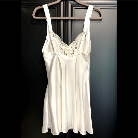 Victoria’s Secret ivory Satin  & Chiffon embellished sequin, lace chemise. Sz S - Picture 15 of 15